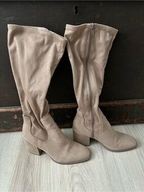 Vionic Women’s Inessa Faux Suede Water Repellent Knee-High Boots Size 7.5